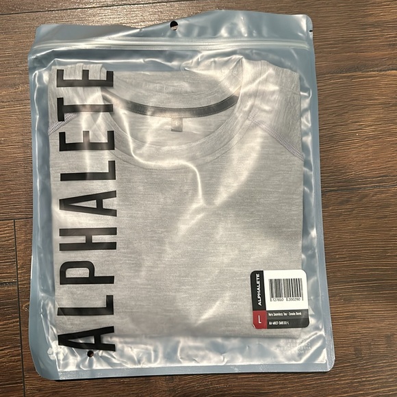 New ALPHALETE Hero Seammless short sleeve tee|color Smoke Bomb|SZ medium, Large - Picture 2 of 7